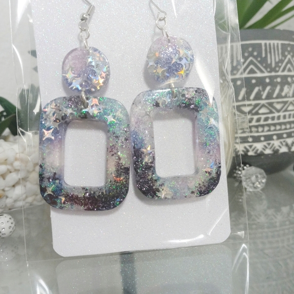 Galaxy glitter dangle resin earrings - Picture 8 of 8